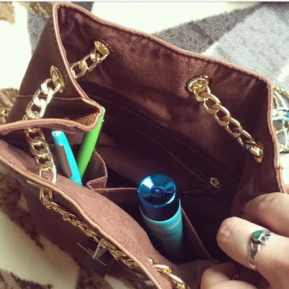 LAST ONE 🌺Maisie Bucket Crossbody 🌺 - Picture 4 of 4